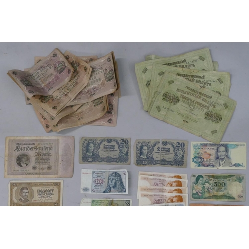 326 - A quantity of 22 250 Russian Ruble notes, 1917, 5 similar 1000 Rupee notes and a quantity of various... 