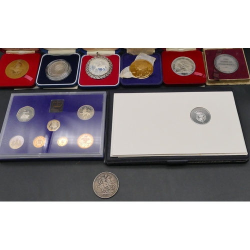 339 - A Victorian silver Crown 1889 (marked to reverse), a silver commemorative coin (boxed), a Derby bice... 