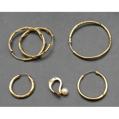 346 - A pair of gold hoop earrings, 3 other odd various sized hooped earrings (some with metal springs), a... 