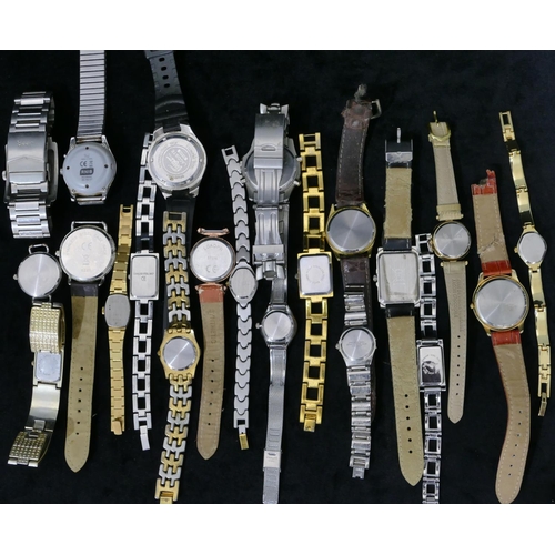 365 - A quantity of various modern ladies' and gentlemen's wristwatches