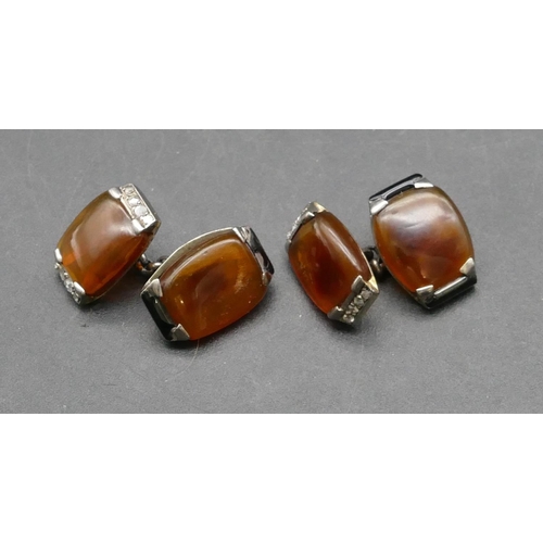 370 - A pair of silver and amber style gentlemen's cufflinks (boxed)