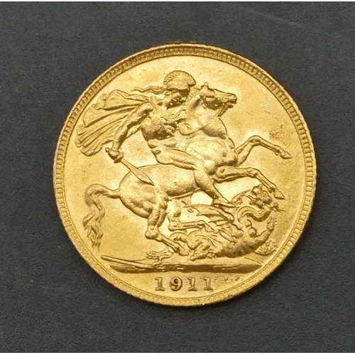 381 - A George V gold Sovereign, 1911