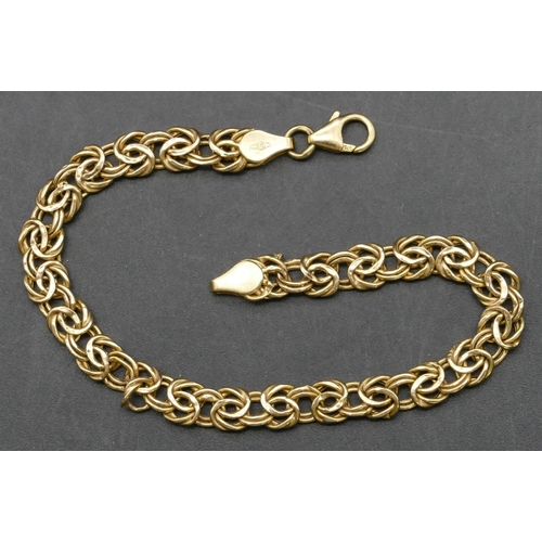 391 - A 9ct gold flat double linked bracelet, 4.2 grams