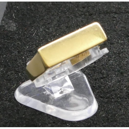 409 - A 14ct gold rectangular shaped signet ring, Size P/Q, 2.8 grams gross