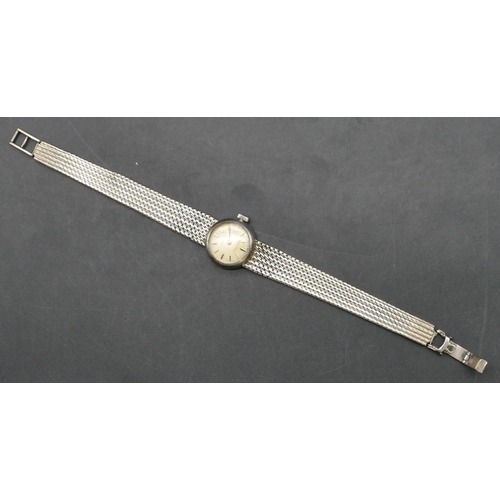 422 - A ladies' Omega 18ct white gold circular wristwatch with matching strap bracelet, overall weight 37.... 