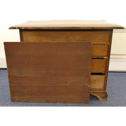 678 - A 19th Century mahogany Serpentine fronted chest of drawers with allover banded decoration and shell... 