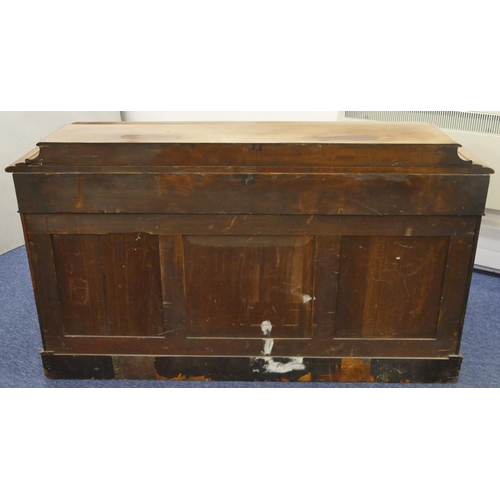 689 - A Victorian mahogany kneehole dressing table/desk with 5 short drawers to top, centre drawer above c... 