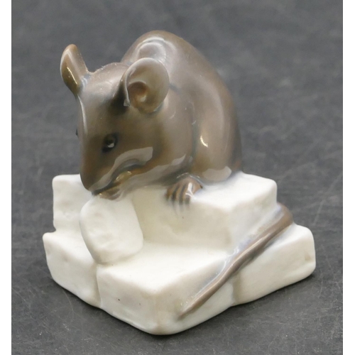 78 - A Copenhagen small model of a mouse seated upon cheese, 4.2cm high