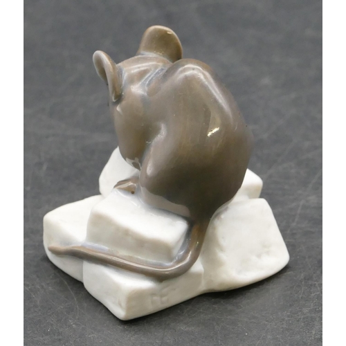 78 - A Copenhagen small model of a mouse seated upon cheese, 4.2cm high