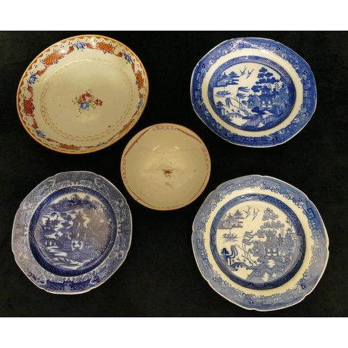 133 - 3 early Pearlware plates, 1 stamped Stevenson (smallest plate cracked), a 19th Century Newhall style... 