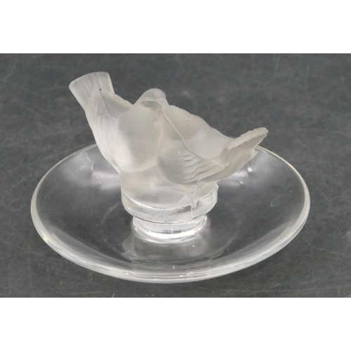 195 - A Lalique frosted glass circular dish with 2 lovebird motifs, 9.5cm diameter