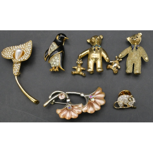 403 - 6 various modern brooches