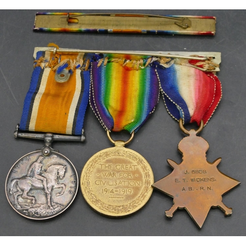 406 - A bar of 3 WWI medals, 1914-18 medal, war medal, 1914-15 star 