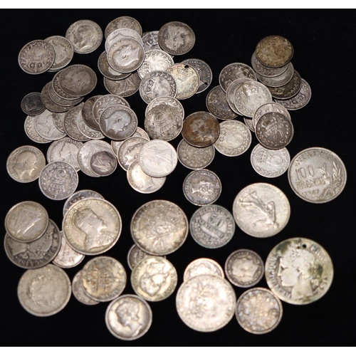 621 - A quantity of various 3D silver coins, 2 similar 1D coins, 75.2 grams, a quantity of various odd sil... 