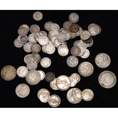 621 - A quantity of various 3D silver coins, 2 similar 1D coins, 75.2 grams, a quantity of various odd sil... 