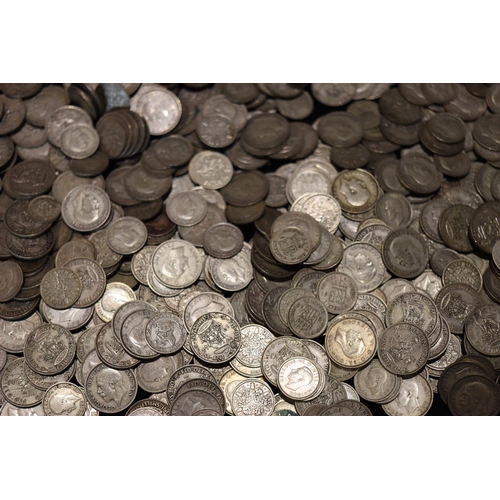 622 - A large collection of Victorian and later silver One Shilling, Sixpence etc., 2269 grams