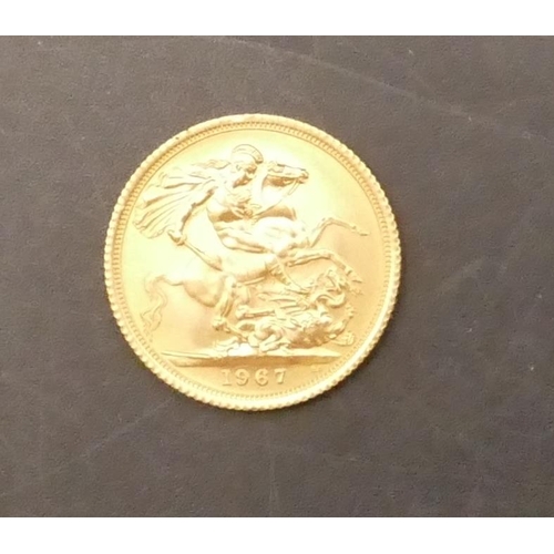 639 - An Elizabeth II gold Sovereign, 1967, 7.99 grams