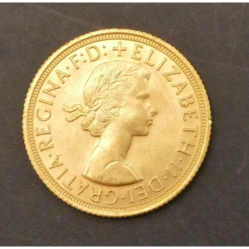 640 - An Elizabeth II gold Sovereign, 1963,