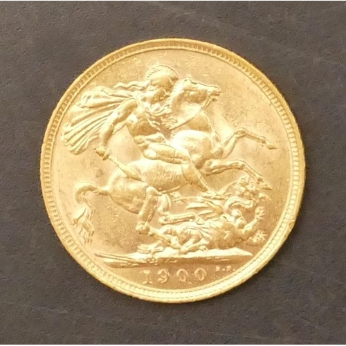 643 - A late Victorian gold Sovereign, 1900, 8 grams