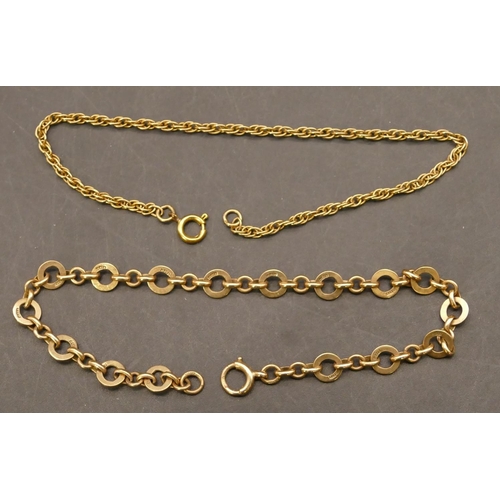 667 - A 9ct gold circular linked bracelet, 19cm long, a gold bracelet, 7.5 grams (2)