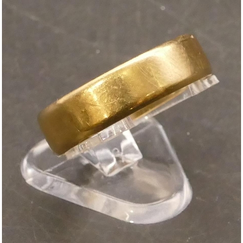 670 - A 9ct gold wedding ring, Size U/V, 4.5 grams