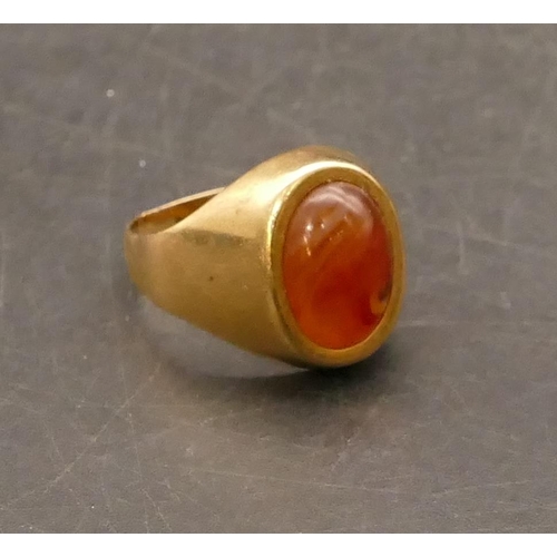 673 - An oval gold ring set with agate (cut), Size L/M, 3.9 grams