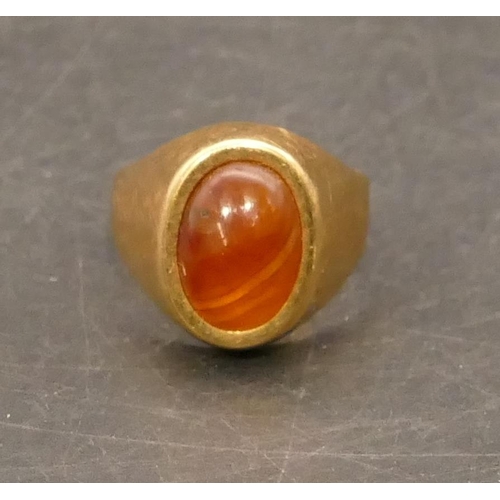 673 - An oval gold ring set with agate (cut), Size L/M, 3.9 grams