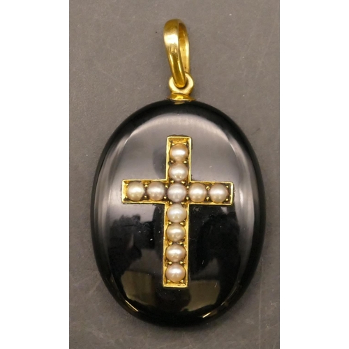 700 - A black onyx oval pendant mounted with pearl cross, 5.2cm high overall