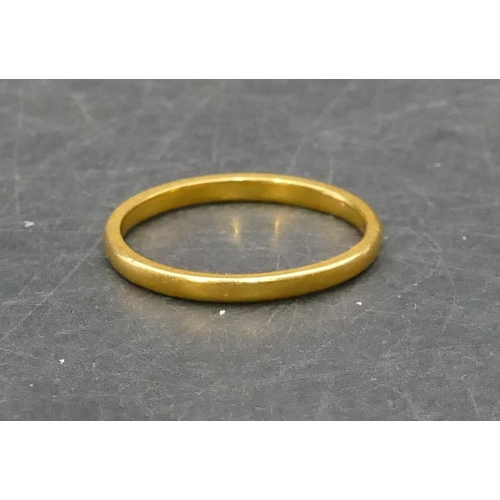 756 - A 22ct gold wedding ring, Size N/O, 2.2 grams