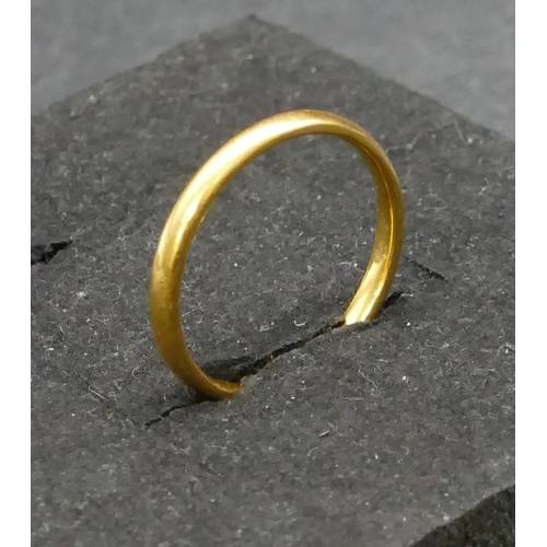 756 - A 22ct gold wedding ring, Size N/O, 2.2 grams