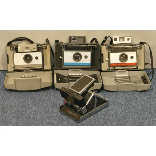 782 - A Polaroid SX-70 Land camera, 3 Polaroid cameras, 103 220 and 210 (4)