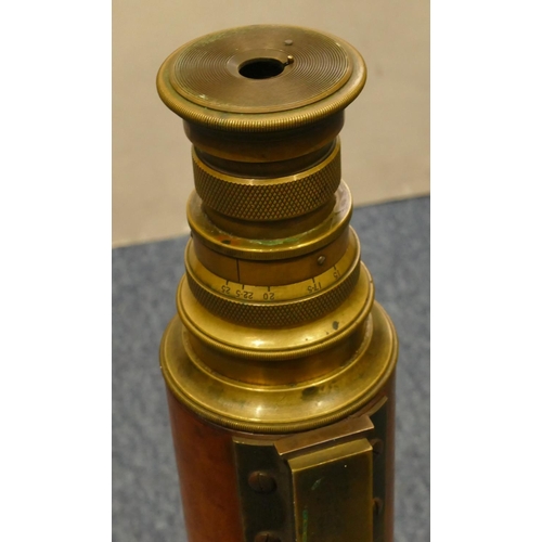 785 - WWI British military brass telescope F.A.Mk5 stamped 1922 with leather grip, 51.5cm long closed