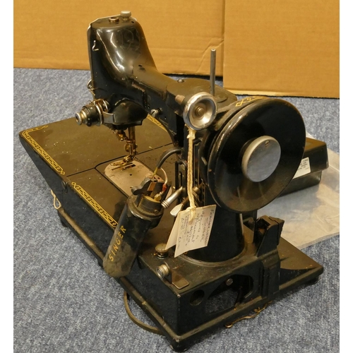 844 - A Singer 222K Featherweight Free arm Sewing Machine, circa. 1955, Serial No. EJ908494, with pedal (n... 