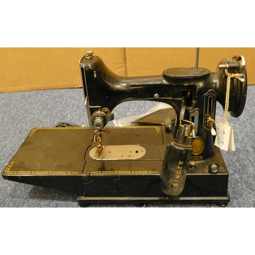 844 - A Singer 222K Featherweight Free arm Sewing Machine, circa. 1955, Serial No. EJ908494, with pedal (n... 