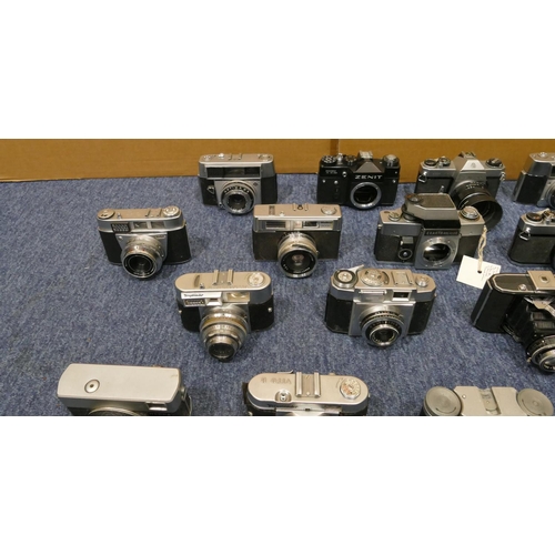 856 - 18 various cameras, including Vitomatic II, Exacta RT L 1000, Pentax Spotmatic, a Vito II 35mm (boxe... 