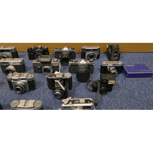 856 - 18 various cameras, including Vitomatic II, Exacta RT L 1000, Pentax Spotmatic, a Vito II 35mm (boxe... 