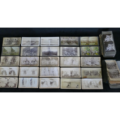 858 - A quantity of Underwood & Underwood stereoscope viewing cards and a quantity of various similar card... 