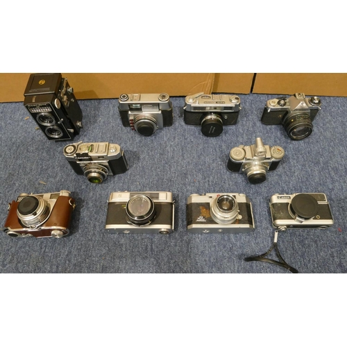 860 - 10 various cameras, including Paxette, Kodak Retina II, Ilford Sportsmaster, Minolta A5, Ricoh Auto ... 