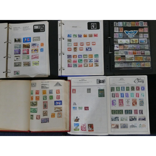 886 - 5 stamp albums containing international stamps, including Germany pre-1945