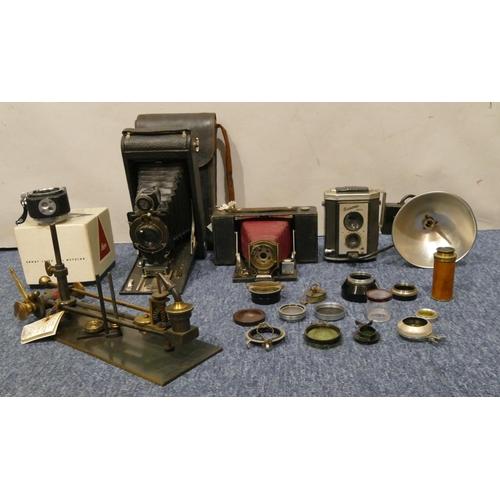 905 - A Leitz OTDYM, Visoflex II (boxed), a part Acetelyne Illuminant for magic lantern projector, a Kodak... 