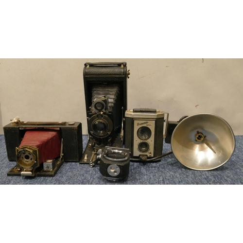 905 - A Leitz OTDYM, Visoflex II (boxed), a part Acetelyne Illuminant for magic lantern projector, a Kodak... 