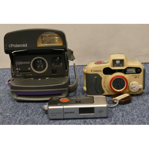 909 - A Canon Sure Shot A1 camera, a Polaroid Cool Cam, and a  Agfamatic 2000 Sensor camera (3)