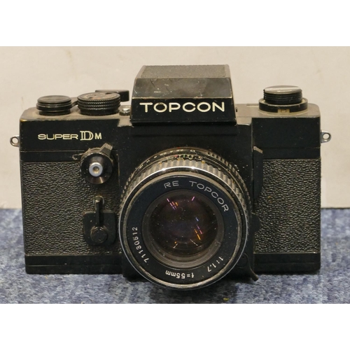 916 - A Topcon Super DM camera