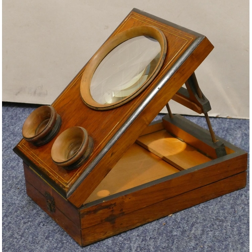 917 - A Victorian walnut Stereoscope Viewer, 23cm wide