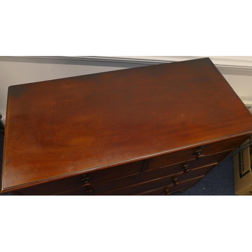 950 - A large 19th Century mahogany straight front chest of drawers with 2 short and 3 long graduated draw... 