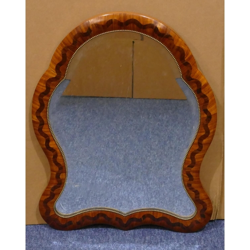 981 - A good quality walnut and mahogany scallop shaped bevelled freestanding and hanging mirror, with hin... 