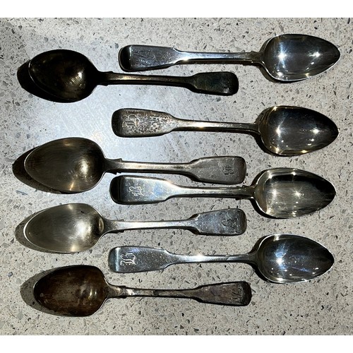 392 - A Harlequin set of 8 Georgian silver teaspoons, 6oz