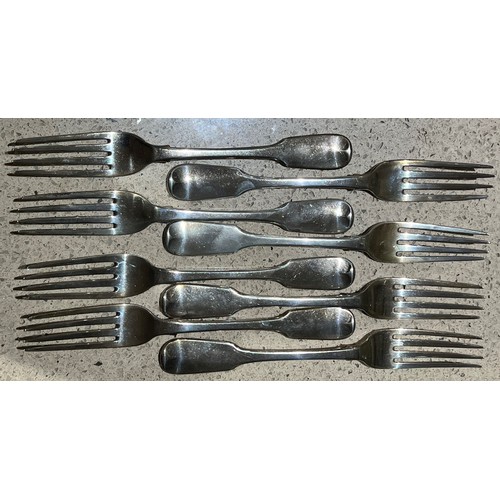 397 - A set of 8 George IV silver dinner forks, London, 1826, makers mark HI, 15.9oz