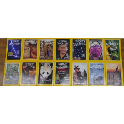 8035 - Wonderful London magazines, 20, 21, 22 & 24, 26 Look and Learn magazines, 15 National Geographic mag... 