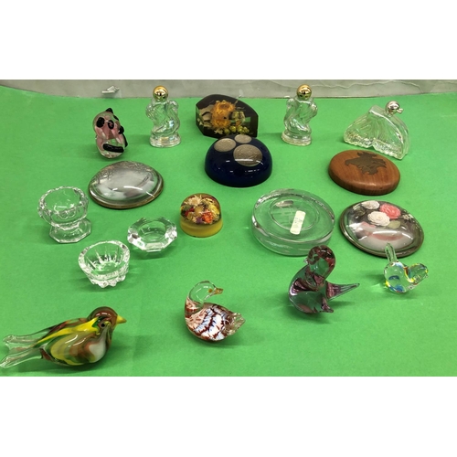 8075 - A quantity of paperweights and glass ornaments. (18)